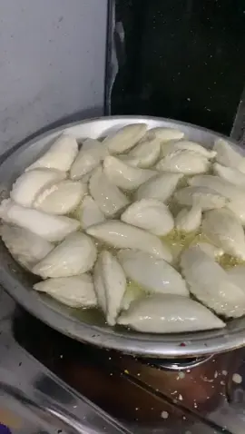 Cireng ayam suwir cuma 1.000an aja😚 kapan lagi ada cireng murah,gemoy”,isian full ayam suir kalo bukan di Dapur 27😛 #cireng #cirengisi #pekalongan #doro #kabupatenpekalongan #jajanenak #fyp #fyptiktok 