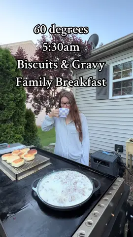 #blackstonegriddle #blackstonegriddlecooking #blackstonegrill #blackstonecooking #outdoorcooking #outdoorbreakfast #breakfast #earlymorning #fridaymorning #moms #breakfastideas #whattomakeonblackstone #blackstonebreakfastideas #blackstonerecipe  @ALDI USA @Chosen Foods 