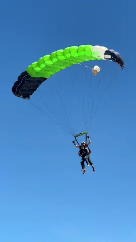 Tandem skydive landing in high winds #skydive #skydiving