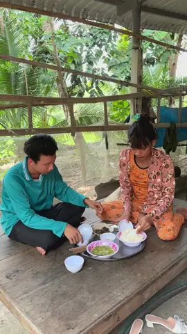 Mỗi buổi ăn là phải có trái ớt hông có là hông được#tuncuibap2 #tuncuibap 