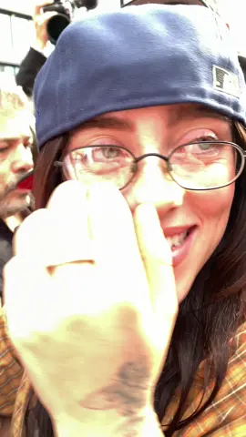 She looks STUNNING‼️ seeing her in real life was breathtaking (literally since everyone was pushing each other arround lmao) I STILL CANT BELIEVE IT GUYS😭❤️‍🩹 @BILLIE EILISH  #billie #billieeilish #fyp #berlin #viral #eilish #newalbum #chihiro #billieeilishberlin 