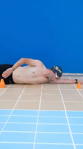 technical simulation of returning arms in crawl style 🏊‍♂️  #swimmin #nadador #natationtiktok #nageuse #swimmer #adultswim #natation #سباحة #swimsuit #swimmingpool #swimming #swimmingpools #nageur 