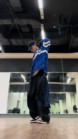 🎶 : @fujiikaze - Michi Te Yuku ( Overflowing ) 🧠 : @yowiiz  #choreography #dance #dancing #dancer #choreographydance #fujiikaze #overflowing #เต้น #เรียนเต้น 