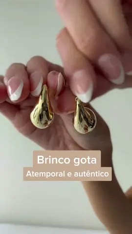 O brinco mais autêntico do momento: GOTA ✨ Disponível nos tamanhos: Grande e Médio - acesse o nosso site primara.com.br #BrincosDeLuxo #AcessóriosElegantes #ModaFeminina #JoiasBanhadasAOuro #EstiloChique #ModaLuxo #TendênciaDeModa #EstiloEsofisticado #AcessóriosDeModa #BrincosPerfeitos #FashionJewelry #JewelryLovers #OuroEBrilho #LookLuxuoso #BrincoDeGota #JoiasDeQualidade #ElegânciaEModa #EstiloLuxuoso #AcessóriosFemininos #BrincosQueEncantam #ForYou