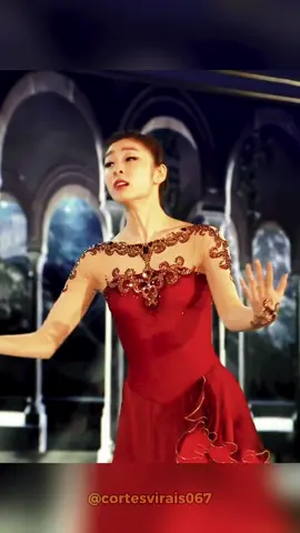 Yuna Kim, Olympic medalist, with a rare talent, and pure beauty in every movement, art on ice 🥰🥰⛸️❄️ . . Follow for more 🫰🫰  #figureskating #IceSkating #patinacaoartistica #yunakim 