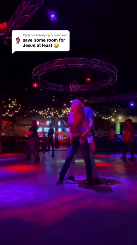 Replying to @Aubreyy🤞 a pro at making every line dance a couples line dance 😉 #greenscreenvideo 