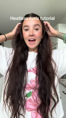 Biggest life hack for me!!!! #heatlesscurls #heatlesshair #heatlesshairstyles #heatlesscurlstutorial #heatlesscurlshack 
