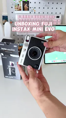 Unboxing máy ảnh chụp lấy liền Instax Mini Evo nè. Màu này xinh lắm luôn 🥳 #instaxmini #instaxminievo 