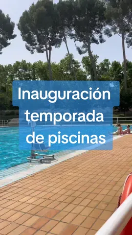 🏊‍♀️Las #piscinas municipales de #Zaragoza (todas menos el Palacio de Deportes) inauguran la temporada de chapuzones este sábado 👙En #Salduba la afluencia por la mañana era ya de unas 80 personas y se espera que aumente a las horas de más #calor .  🌧️ Eso sí, las #lluvias previstas para esta tarde y para el domingo disminuirán un poco la afluencia