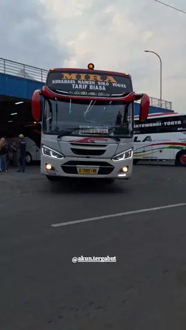 terminal solo timur jam sore #eka #ekacepat #mira #akasmilasejahtera #terminaltirtonadi #bus #storybus #storybusaesthetic #busmania #fyp 