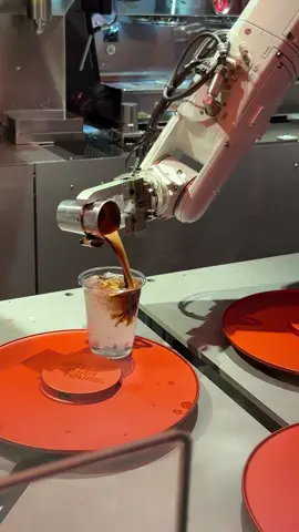 Quiero dos de estos en casa 🥹🇰🇷☕️ #cafe #coffee #coffeeholic #coffeehouse #robot #food #korea #corea #fpy #parati #cafeteria #coreadelsur #comidacoreana 