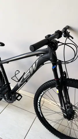 SEMI NOVA DISPONÍVEL!! Bicicleta KSW XLT 29 • 24 velocidades  • Freio a disco mecânico  • Câmbios Shimano Por: R$1000,00