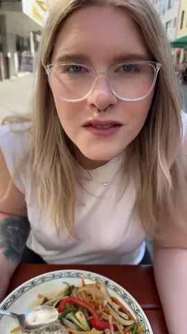 In Köln beim Thai #fy #fyp #fürdich #füreuch #köln #ausflug #ausflugsziel #mariajohanna07 #großstadt #pierced #thai #thailander #abendessen 