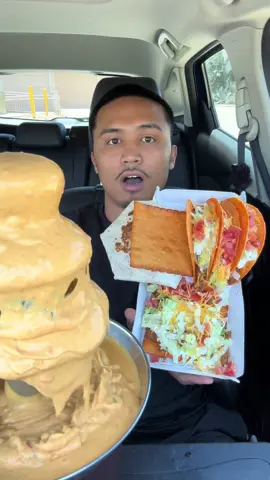 not enough cheese🧀 #fyp #fastfood #Foodie #fypツ #tacobell #foodtiktok #mukbang #foodasmr #review #tastetest 