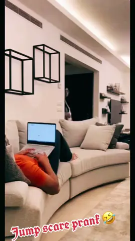 Jump scare prank🤣#dmd1210800 #tiktokdmd1210800 #tiktok #jump #jumpscare #scare #prank #scareprank #scarecam #f #fun #pranks #😂😂😂fun #😂😂😂#funny #funtime #4upage #4upage #🤣🤣🤣 #foryou #thnx 