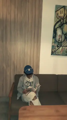 LAGI BELAJAR BACA BUKU HEHE