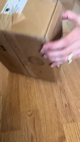 I picked up my sephora box and it sounded like nothing was in there and BRUH MY SEPHORA PACKAGE CAME EMPTY😤GIMME DAT REFUND @sephora #emptypackage 