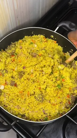 Asun fried rice😋 #amebocook #nigeriantiktok #giftythestoryteller #fyp #storytime #asunrice #stirfry #funnystory #rice #food @Bornblackgifty 💫 