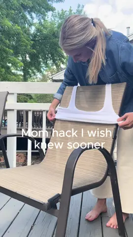 The easiest way to eat outside with a baby #mom #MomsofTikTok #momhacks #momhack #toddler #firsttimemom #momlife 