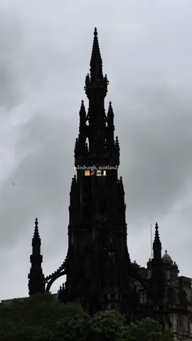 dark academia aesthetic 🏛️🤍🎻🕯️#fyp #Scotland #edinburgh #travel #travelaesthetic #aesthetic #darkacademia #darkacademiaaesthetic #Vlog #laleconparticuliere #darkacademiavibes #edinburghscotland #scotlandtravel #thingstodo #edinburghcastle #foryou #viral #trending 