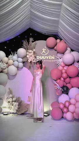 Hoa nở hoa tàn đều có quy luật  Người đến người đi không thể làm chủ Đường đời rộng lớn thênh thang bước  Người vật đổi dời lòng ta vẫn thế An nhiên hưởng thụ quả đắng giã tật hư