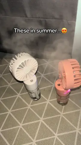 I NEVER sweat in summer anymore 😆❄️ #portablefan #eletricfan #airconditioner #aircon #coolingfan #foryoupage 