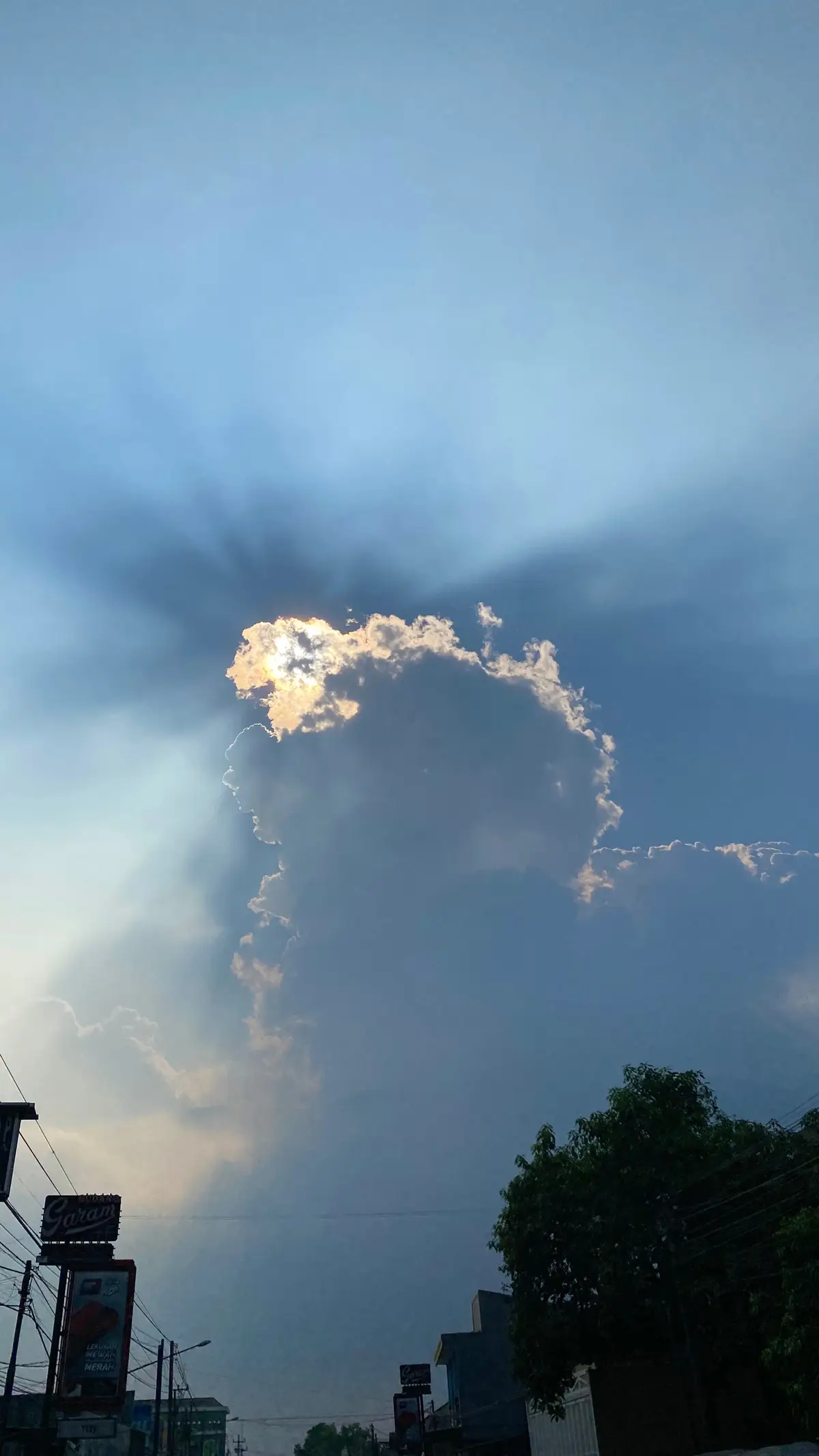 clouds therapy🫀#astrophile #autophile #clouds #sky #quote #story #storywa #moon #template #templatecapcut #mentahan #mentahanvideo #langit #langitaesthetic 