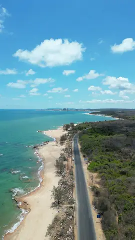 Cung đường biển mình thích nhất tại Bà Rịa Vũng Tàu - Đường ven biển Hồ Cốc - Bình Châu 🥰 #hococ #binhchau #hotram #duongvenbien #vungtau #flycam #lamkhanhtai 