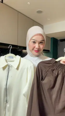 Outfit ku kali ini sangat cantik dan simple apalagj rok nya bikin jadianggun hihi🤍💓 • link no 355 dan 356🤍 #dailyoutfits #rok #skirt #flareskirt 