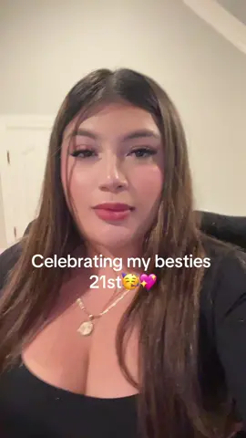 We took the video a little late we were already a couple shots in but i guess yu can see who was the drunkest 😂 this an old ass draft #whosthedrunkest #challenge #trend #fypツ #paratii #21stbirthday @medinakaren1517  
