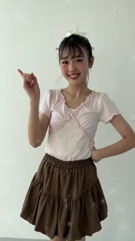みんみが #ILLIT のMagneticを踊ってみた💃💞 撮影合間の短時間で完璧に覚えてくれたよ♡ バレエコアの衣装にぴったり🩰 みんなのコメント待ってるよ〜🎶 #Seventeen #セブンティーン #宮迫翠月 #fjk #jk #踊ってみた #ダンス動画 #ダンス #illit #Magnetic #super_real_me #kpopdance #kpopdancecover #dance @みんみ🐣🌙(宮迫翠月) 