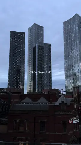 💻🖤☕️🎧 #financegirl #girlsinfinance #accounting #corporate #consulting #business #aesthetic #financeaesthetic #financegirlaesthetic 