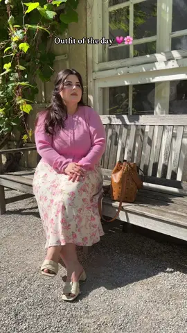 Outfit of the day 🌸💗 #outfitoftheday #outfitideas #summeroutfit #plussizefashion #plussize #mangoskirt #curvyfashion #curvystyle #modestfashion #fashioninspo 