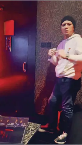 Karaoke tempate pakde Ahmad Dhani lur 🎤 #Karaoke #masterpiece #ahmaddhani #dewa19 #naff #kaumasihkekasihku #jajanmusik #fyp #fypシ゚viral #fypage 