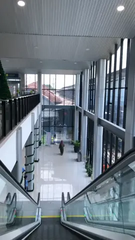 Announcer at Slawi Station #Slawi #KAI #daop5purwokerto