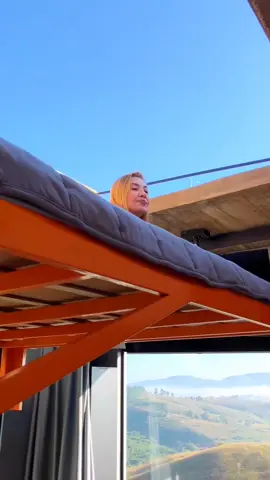 Um overview da Sky Window da Viúva para vocês, uma das acomodações da Farmless Sky em Tiradentes MG.  Eu AMEI! Quem mais ficou com vontade de viver tudo isso? ✨️ Já manda pro @ que vai com você e me conta o que achou depois de vivenciar a experiência 😍😍😍 @farmless.sky, gratidão 🙏 #tiradentes #tiradentesmg #hospedagem #cama #camaquesobeaoteto #teto #banheira #estrelas #acomodação #ondeficar #farmless #Sky #farmlesssky #estrelacadente #meteoro #céu #skywindowdaviuva  #ugc #ugccreator #ugc #ugcideias #ugcideas #ugchospedagem #ugccommunity 