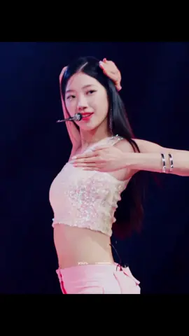 ELEGANT PRETTY LUXURY 🦢✨ Cr.YT@yours0809 #kazuha #lesserafim #fyp #foryou 
