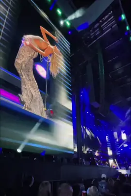 can now confirm blindsided in a stadium is peak female rage. #yeahsureokay #cmafest 