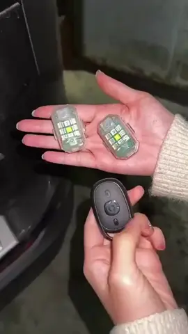 ليد فلاش للسيارة بريموت كنترول: الأمان والتمييز في كل رحلة! عاوز ليد ينور 7 ألوان تتركبه في ضهر العربية عند العجلة ينبه اللي وراك لما تدوس فرامل. جبنالك ليد فلاش مش بس كدا، تقدر تتحكم في ألوانها بالريموت كنترول. مميزات المنتج: 1. زيادة السلامة: - يوفر لك ضوء قوي في الأضاءة الضعيفة أو في الشبورة، مما يجذب انتباه السائقين خلفك على الطريق. 2. تحسين الرؤية: - يلفت انتباه كل من في الطريق لضمان أنك مرئي وواضح للجميع. 3. متعدد الوظائف: - يمكن استخدامه كضوء تحذير، ضوء إشارة للانعطاف، ضوء فرامل خلفي، أو كضوء إضافي للسواقة في الضباب. 4. سهولة التركيب: - يمكن تركيبه وتثبيته بسهولة بدون حاجة لأدوات معقدة. 5. مقاوم للماء: - مصمم لتحمل الظروف الجوية السيئة ومقاوم للماء لضمان الأداء الممتاز في جميع الظروف. 6. ألوان متعددة: - يأتي بألوان متعددة مثل الأبيض، الأحمر، الأخضر، الأزرق، الأصفر، البنفسجي، والأزرق السماوي، ويمكنك تغيير اللون بسهولة بالريموت. تفاصيل سريعة: - مسافة التحكم عن بعد: حوالي 50 متر - وقت الشحن: حوالي 40 دقيقة - وقت الاستخدام: حوالي 120 دقيقة - الألوان: أبيض، أحمر، أخضر، أزرق، أصفر، بنفسجي، أزرق سماوي -*حجم صندوق الألوان: 14.5x10.2x4.0 سم - حجم المنتج: 4.8x3.4x1.8 سم - وزن المنتج: 17.8 جرام اجعل سيارتك أكثر أمانًا وتميزًا مع ليد فلاش للسيارة بريموت كنترول. اطلبه الآن واستمتع بتجربة قيادة آمنة ورائعة! 🚗✨ سعر المنتج 505 جنيه الشحن مجاني واتس آب 01067886675 أو عبر الرابط المختصر: https://t.ly/AIGHK #وفر #وفر_النهاردة #وفر_ستوور #Waffar #اونلاين_ستوور #ليد_فلاش_للسيارة #أمان_القيادة #تحكم_بالريموت #إضاءة_متعددة #اطلب_الآن