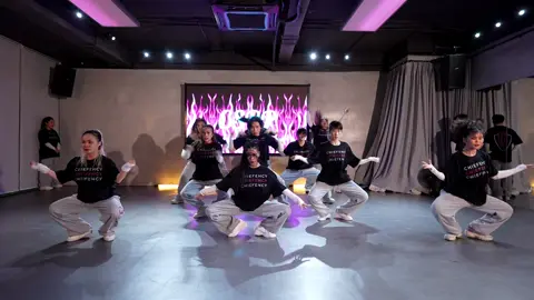 CHIEFENCY’S SHOWCASE: BLACKPINK Kết màn với tiết mục bùng cháy, không thể diễn tả được bằng lời. Mời mọi người thưởng thức 😝 🧠 Choreography by @Minh Camine, @Vivian V, @Kim Hà, @Chang Chang, @alex b, @Thanh Tâm, @zuongie.dd, @JinBuu, @San  💃🏻 Dancers: Minh Camine, Kim Ha, Vivian, Chang Chang, Zee, Alex B, @RIN, @lu.678910, Tam, Jinbuu, @Nu, San, @Lê Uyên Thảo, @Paparottin 
