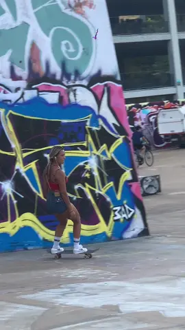 Line with a little accident😂#Skateboarding #skate #skategirl #barcelona #dunk #barcelona 