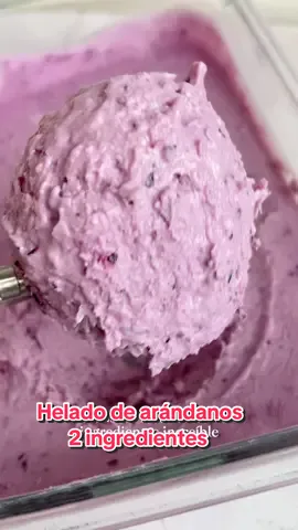 HELADO DE ARÁNDANOS🫐 2 ingredientes Una delicia de helado Sin azúcar 🥰⁣ Hoy preparamos este helado cremoso de arándanos super fácil y te prometo que su sabor es pura magia y super ¡saludable! 🔐GUARDA este helado fácil natural y ❤️  ETIQUETA con quién lo compartirías por qué te va a encantar. 🌿Ingredientes: 400 g de queso cottage 250 g de arándanos 1-  Triturar los arándanos con el queso cottage.  2- Colocar la mezcla en un bol. Dejar congelar mínimo 5 horas.   3- Retirar y  a...  ¡Disfrutar! ✨Tip: si lo quieres más dulce puedes añadir 1 cda de miel o tu endulzante favorito. ¿Te apuntas a tomar este rico helado de arándanos ? #heladodearandanos #heladodearandanoscasero #heladosaludable #postresaludables #recetasquefuncionan #recetassencillas #recetarapida #blueberriesicecream #heladoscremosos #heladosartesanales #postrecasero #postressanos #postressencillo #heladosinazucar #helado #sinazucarrefinado #2ingredientes #nicecreamrecipes #blueberries #postresencillo #heladocasero #postrefacil #RecetasFaciles #mapetitebouchee #recetassaludables #postresfaciles #heladossaludables #freshicecream #heladofit