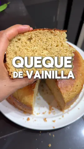Queque de vainilla .  2 huevos  5 cucharadas de aceite 2 cucharadas de vainilla 1 1/2 taza de azucar  2 tazas de leche  4 tazas de harina  1 1/2 cucharada de polvo de hornear  #queque #postre #recetas #peru #recetasfaciles #keke 