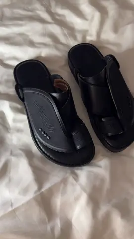 كل لون افخم من الثاني ❤️‍🔥 متوفره على موقعنا  #حركة_إكسبلور #اكسبلور #explore #نعال #رجالي #fyp 