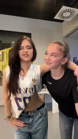 @𝐙𝐀𝐇𝐈𝐃𝐄 😏