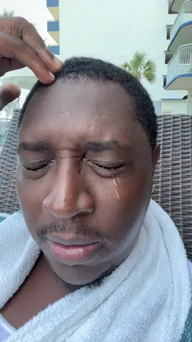 I don’t know what’s wrong I should not be crying at the pool 