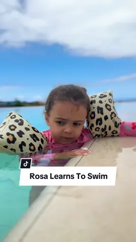 Okay this might not seem like a big deal but when we arrived in Tenerife 6 days ago Rosa was afraid to go under water and wouldn't leave the steps! Now she'll confidently go under water and swim the length of the pool on her own 🥹 (next step is removing the arm bands!) So proud of our big girl ❤️ #hollinsporterfamily #lifeofrosa 