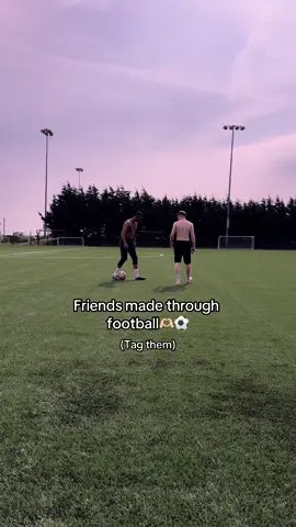 The best type of friendships💆🏻‍♂️🫵🏻⚽️#foryoupage #real #friend #bestfriend #foryou #viral #sports #football #ballers #viral #viralvideo #footballsquad #soccerbuddies #footballfam #footballlife #fyp 