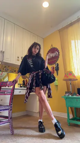 i bet you didnt know that lipstick, a purse, sunnies, & tieing an old shirt around ur waist turns ur pajamad into an acceptable outfit :-)