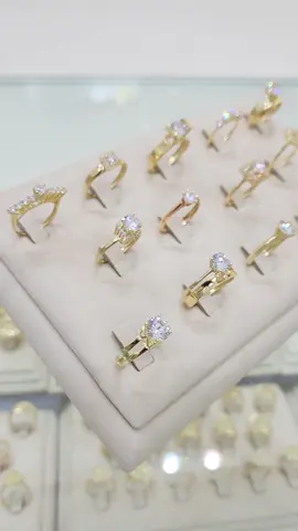 #bijouterieChaiebAladinne #bijouterie #or #gold #18k #poinçonné🇹🇳 #tunisia🇹🇳 #sousse🇹🇳 #medina #المغرب🇲🇦تونس🇹🇳الجزائر🇩🇿 #accessories #pourfemme #collection2024 #اكسبلور #عروسة #solitaire #fiançailles #خطوبة 